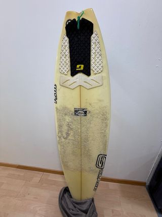 Tabla Surf Slash 5'11 + Funda FCS + Quillas