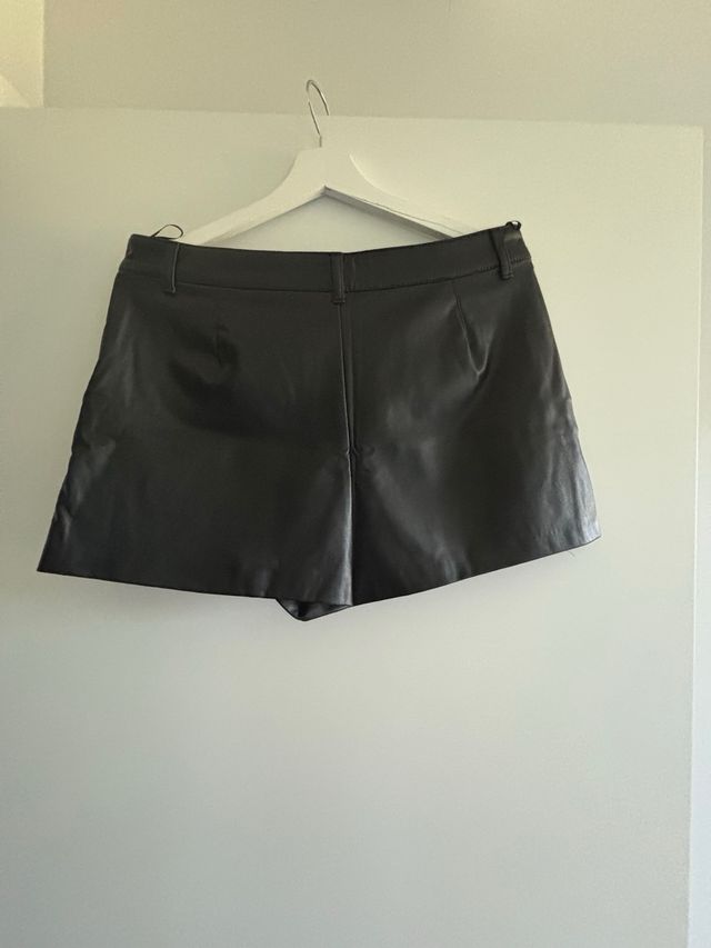 Falda pantalón cuero Zara negra