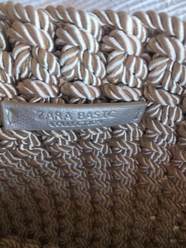 Bolso de mano trenzado beige