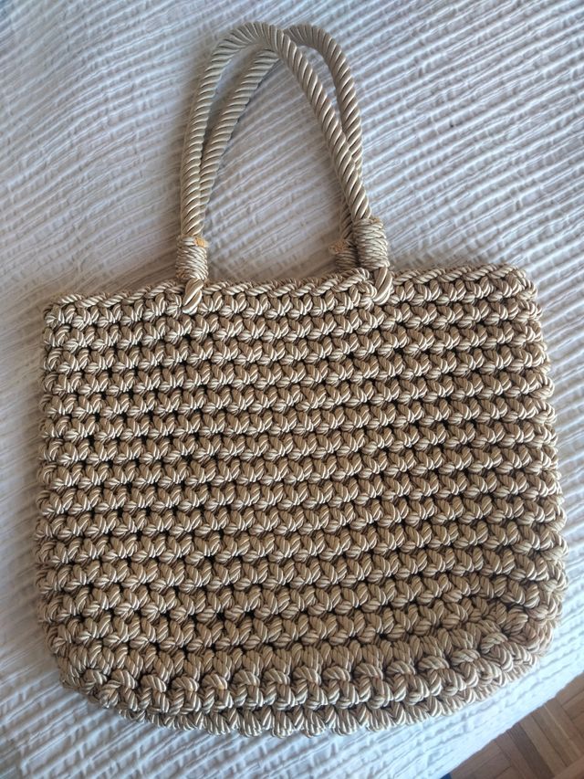 Bolso de mano trenzado beige