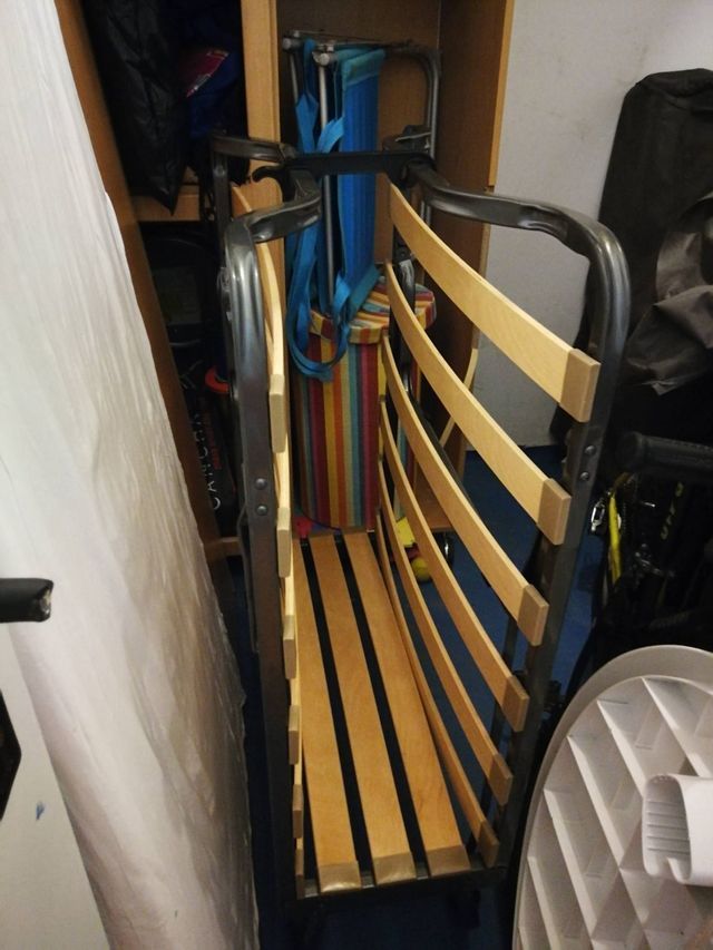 Dos camas Plegables Metal y Madera, sin colchón