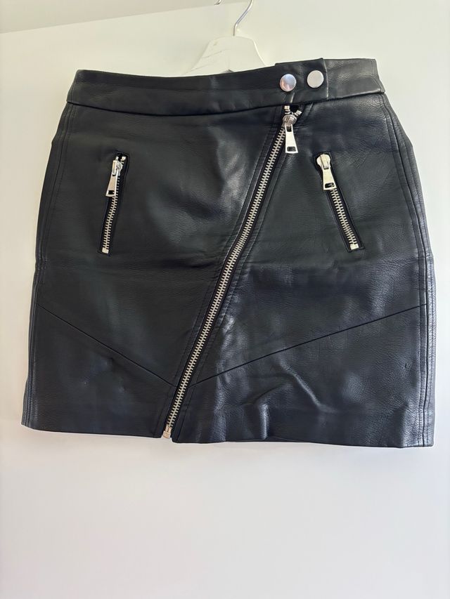 Falda cuero Stradivarius Talla 38