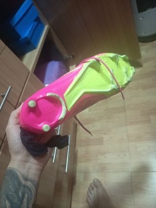 Botas de fútbol Nike Mercurial rosa número 44 