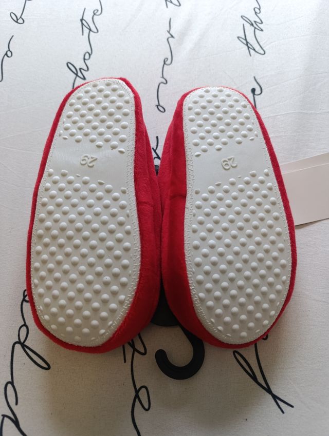 Zapatillitas rojas con gnomos talla 29