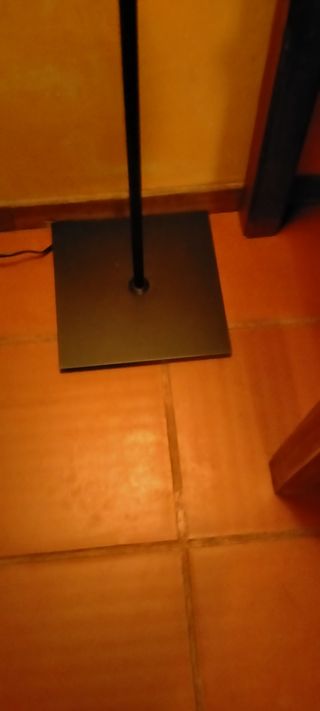 Lámpara de pie metálico 