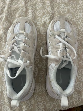 Nike Bambas Beige y Blancas