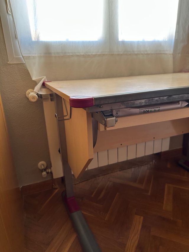 Escritorio reclinable y ajustable