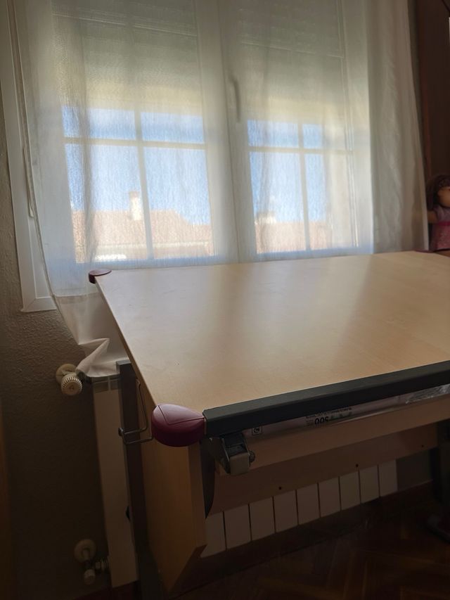 Escritorio reclinable y ajustable