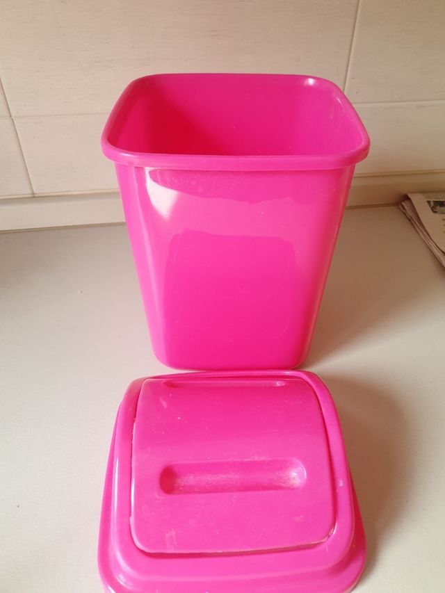 Bidoncino fucsia in plastica