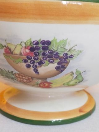 Frutero de porcelana con pie