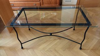 Mesa centro cristal y forja negra