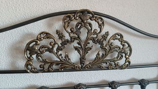 Cabecero de forja negro y dorado