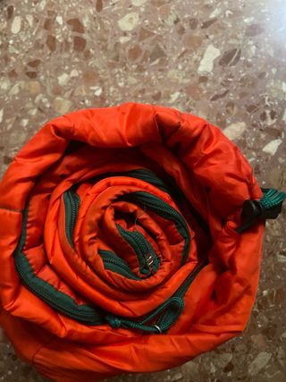 Saco de dormir rojo