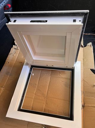 Ventana de aluminio blanca
