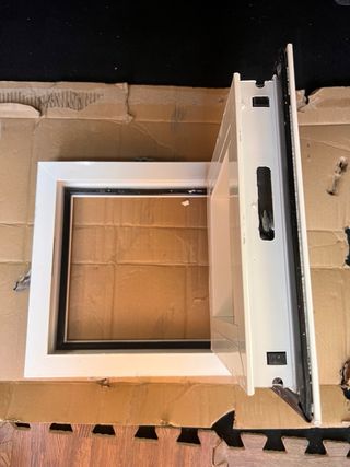 Ventana de aluminio blanca