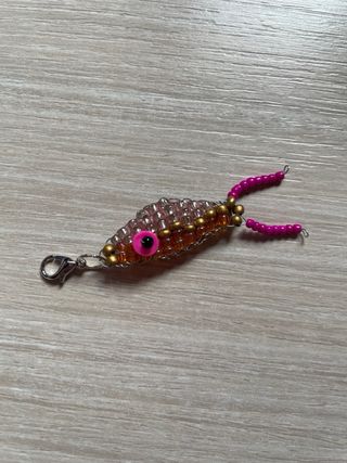 Llavero de pez de bolitas