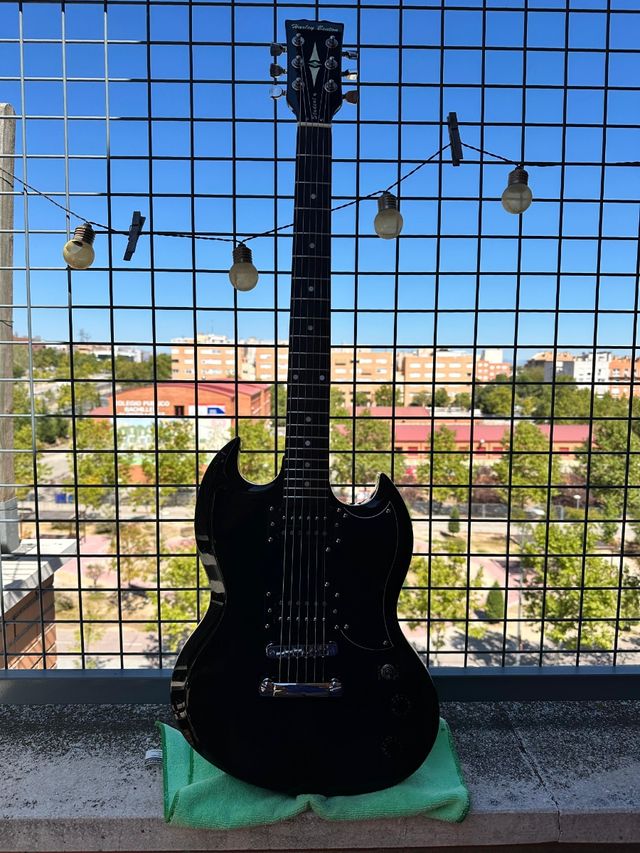 Guitarra Harley Benton DC-200 BK Negra