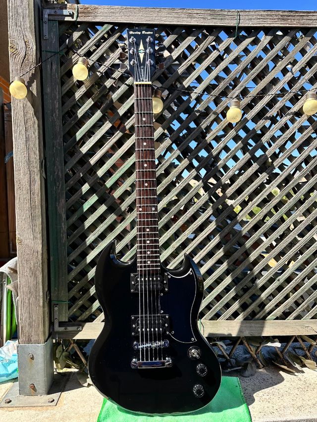 Guitarra Harley Benton DC-200 BK Negra