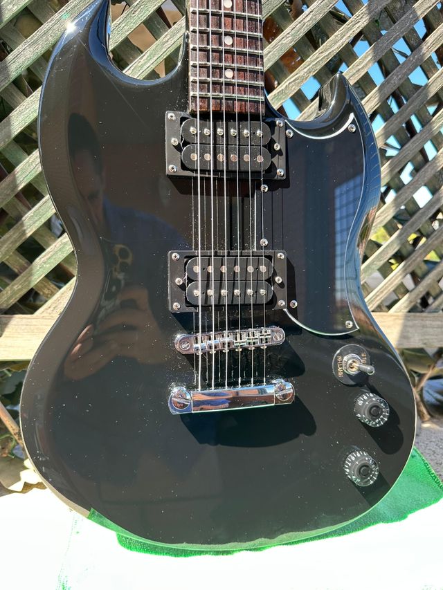 Guitarra Harley Benton DC-200 BK Negra