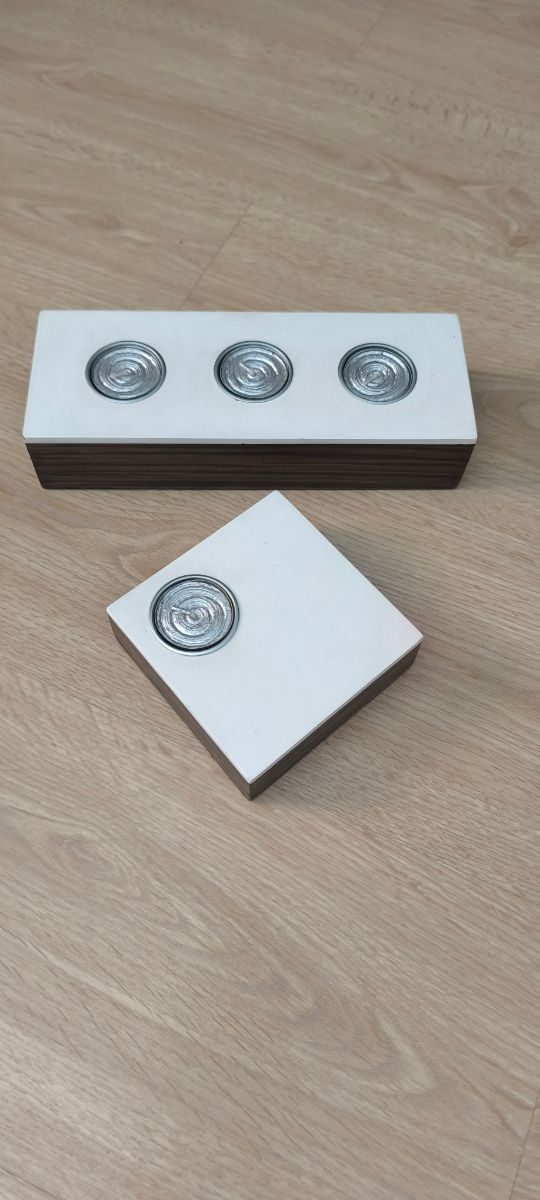 Centro de velas de madera wengue y blanco