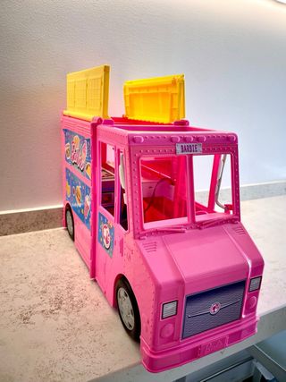 Barbie Restaurante Hermanas con 3 Muñecas