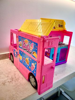 Barbie Restaurante Hermanas con 3 Muñecas