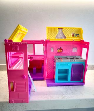 Barbie Restaurante Hermanas con 3 Muñecas