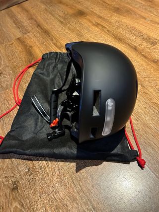 Casco Negro con Luz LED para Patinete/Bici