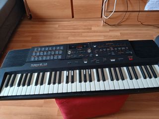 Teclado Roland E-14