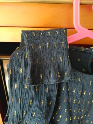 Blusa azul marino con detalles dorados Talla S