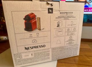 Cafetera Nespresso Inissia Roja