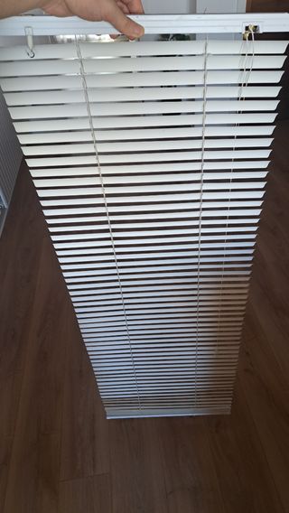 Tenda veneziana in PVC bianco