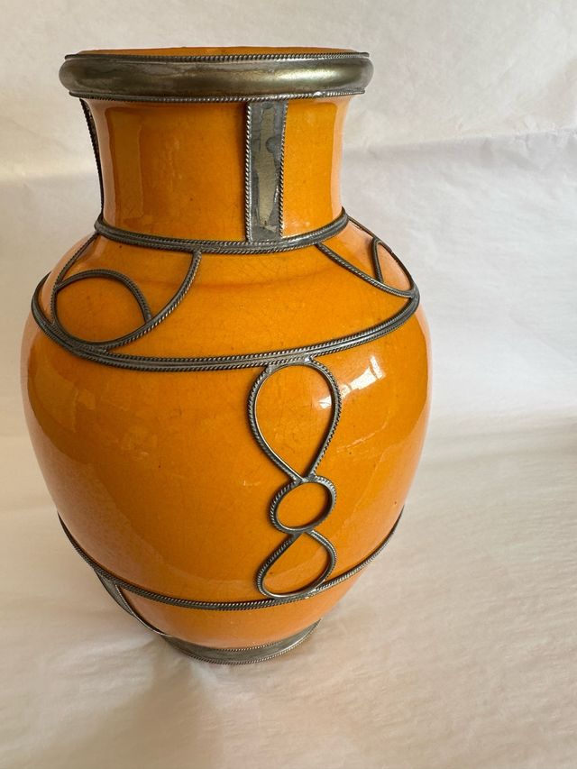 Jarrón Cerámica Esmaltada Naranja con Metal
