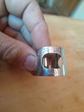 Abrazadera Selmer para Clarinete Metálica.