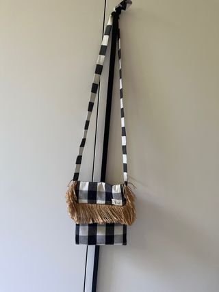 Bolso bandolera Niné cuadros blanco y negro