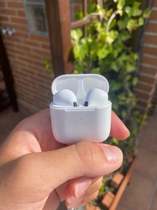 Auriculares inalámbricos blancos