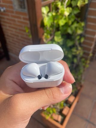 Auriculares inalámbricos blancos