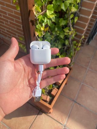 Auriculares inalámbricos blancos