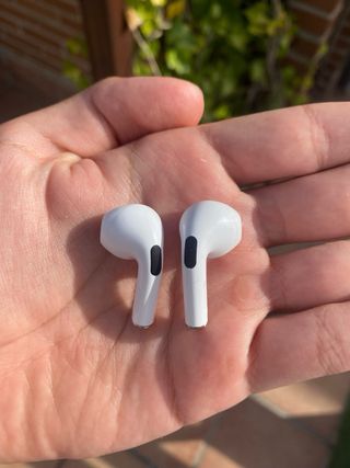 Auriculares inalámbricos blancos