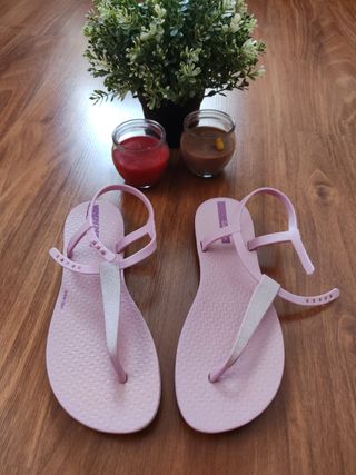 Sandalia agua de dedo.