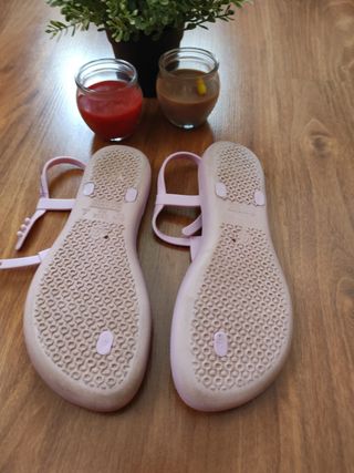 Sandalia agua de dedo.