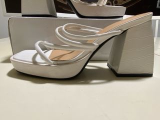 Sandalias de tacón blancas