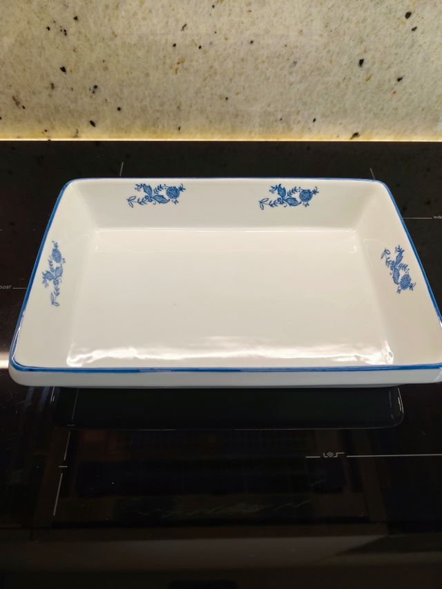 Fuente de porcelana con cesto