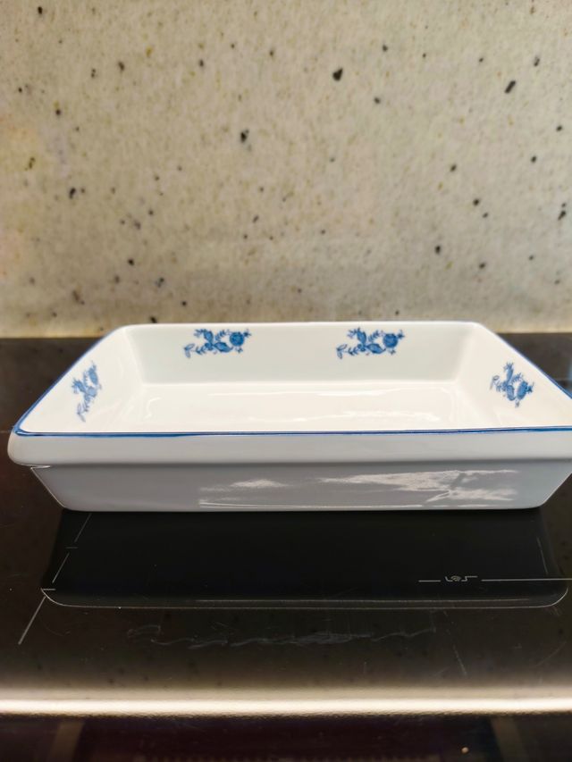 Fuente de porcelana con cesto
