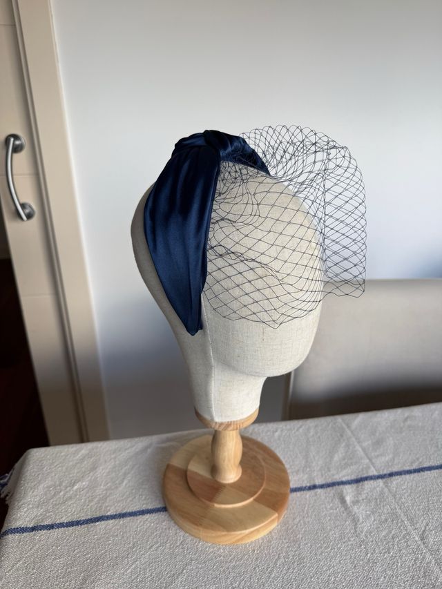 Copricapo blu marino con rete