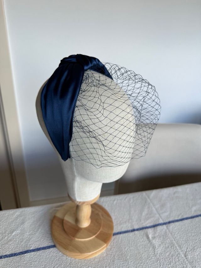 Copricapo blu marino con rete