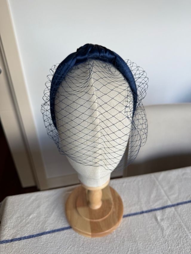 Copricapo blu marino con rete