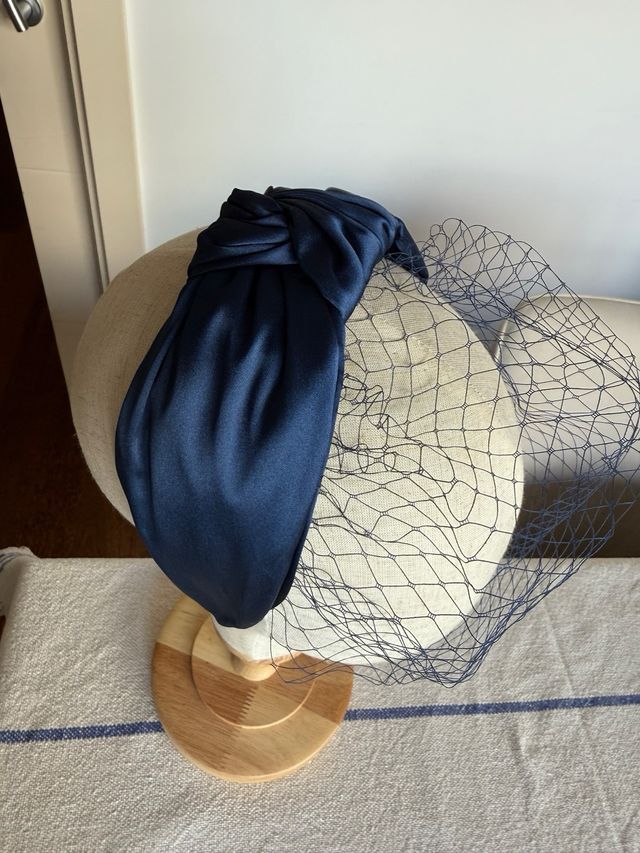 Copricapo blu marino con rete