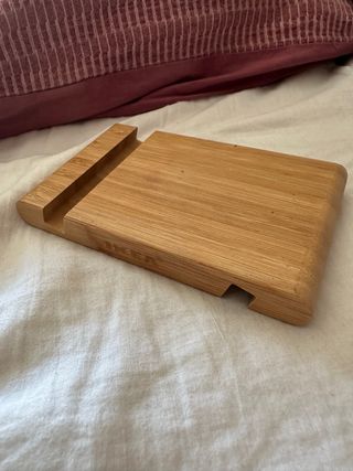 Soporte para móvil IKEA de madera