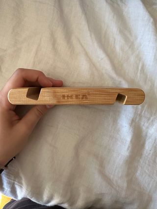 Soporte para móvil IKEA de madera